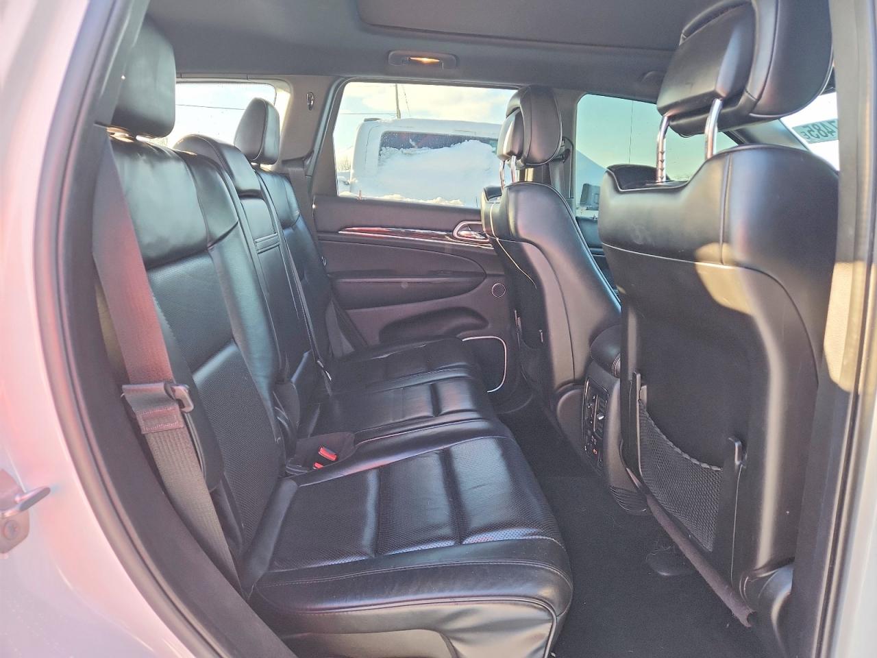 2015 JEEP GRAND CHEROKEE OVERLAND photo 11