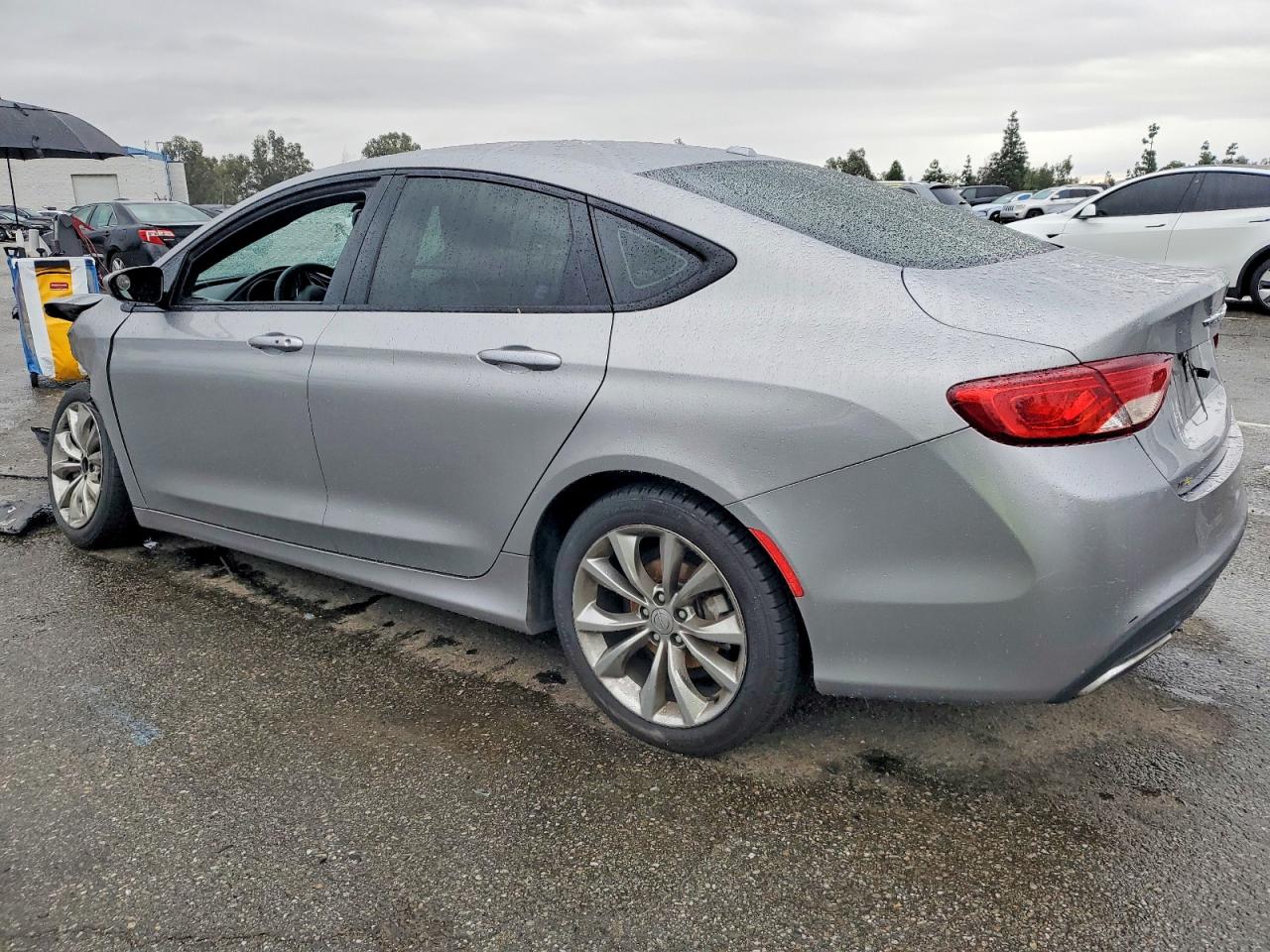 2015 CHRYSLER 200 S photo 2