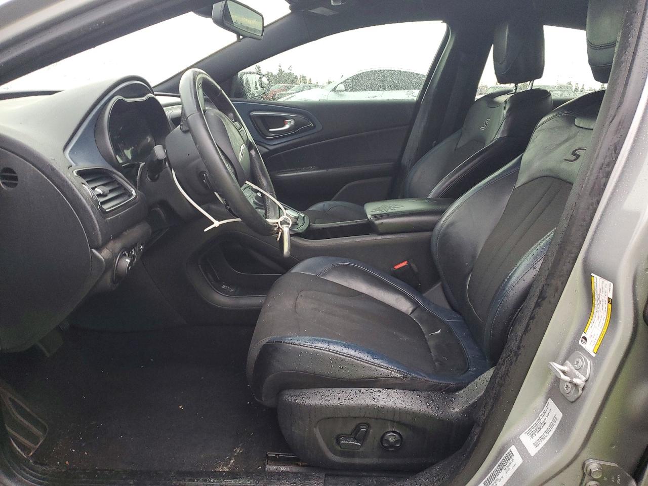 2015 CHRYSLER 200 S photo 7