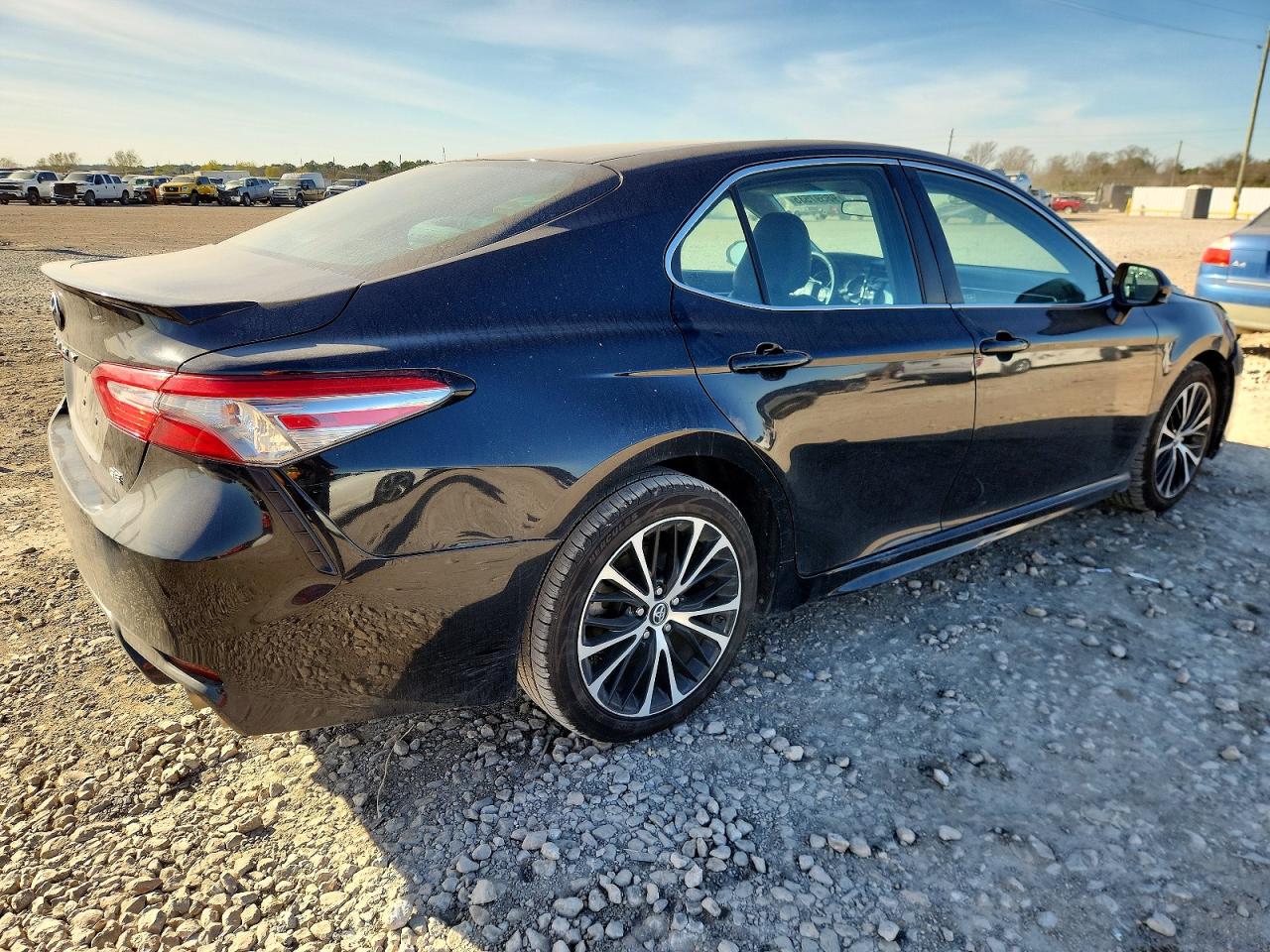 2018 TOYOTA CAMRY photo 3