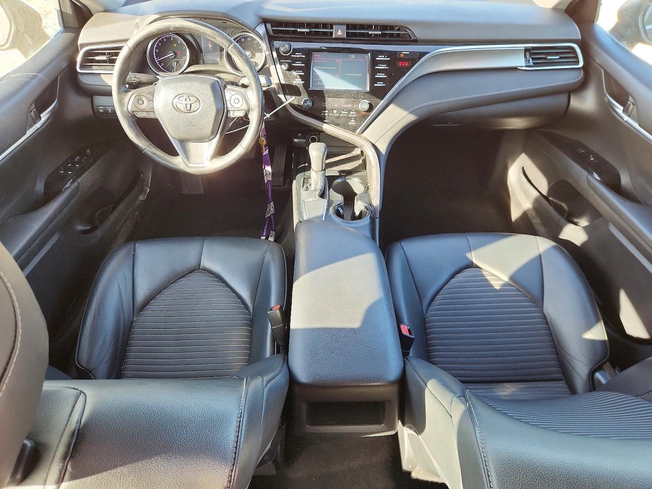 2018 TOYOTA CAMRY photo 8