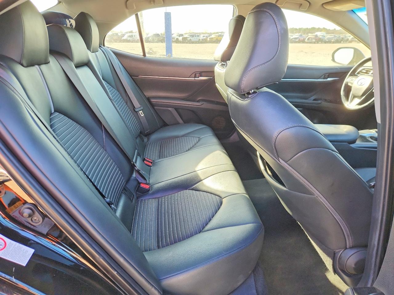 2018 TOYOTA CAMRY photo 10