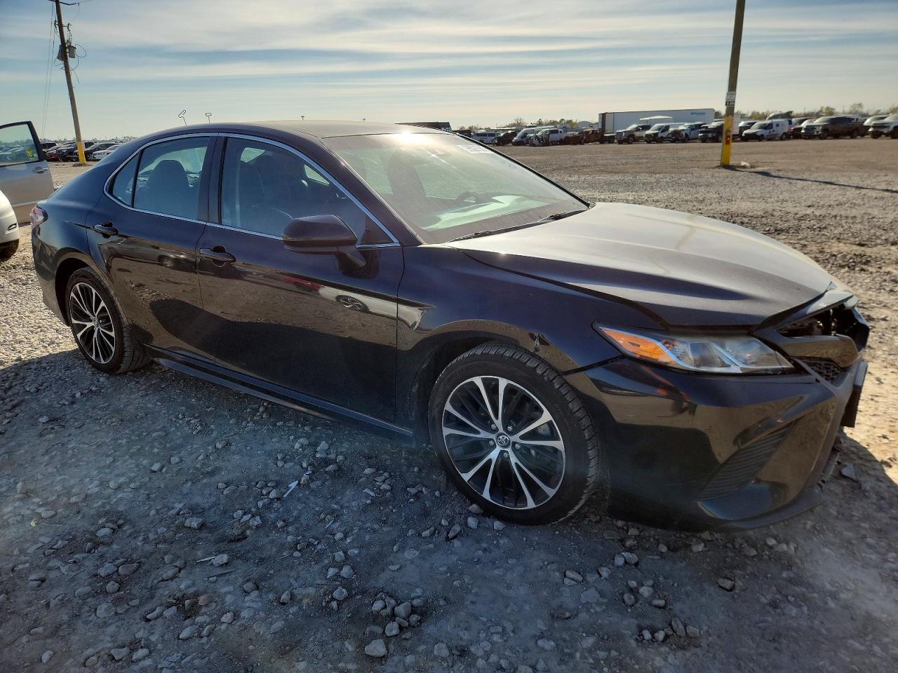 2018 TOYOTA CAMRY photo 4