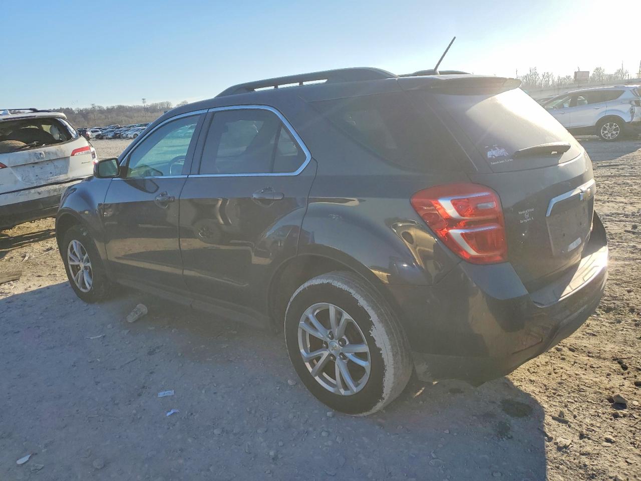 2016 CHEVROLET EQUINOX LT photo 2
