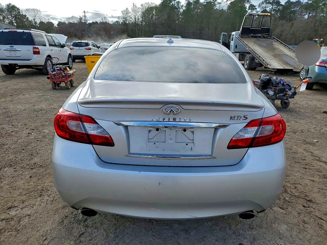 2011 INFINITI M37 photo 6