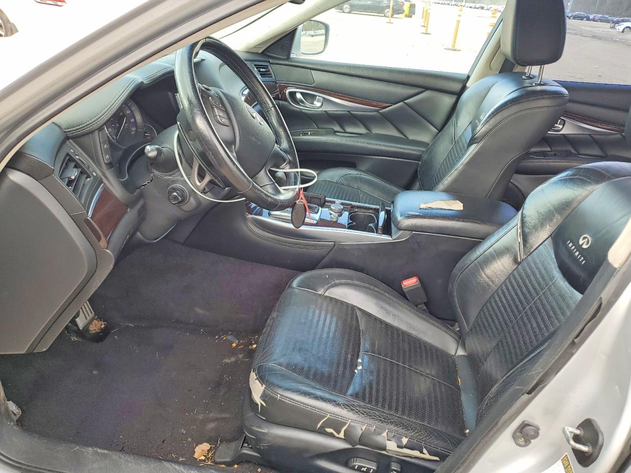 2011 INFINITI M37 photo 7