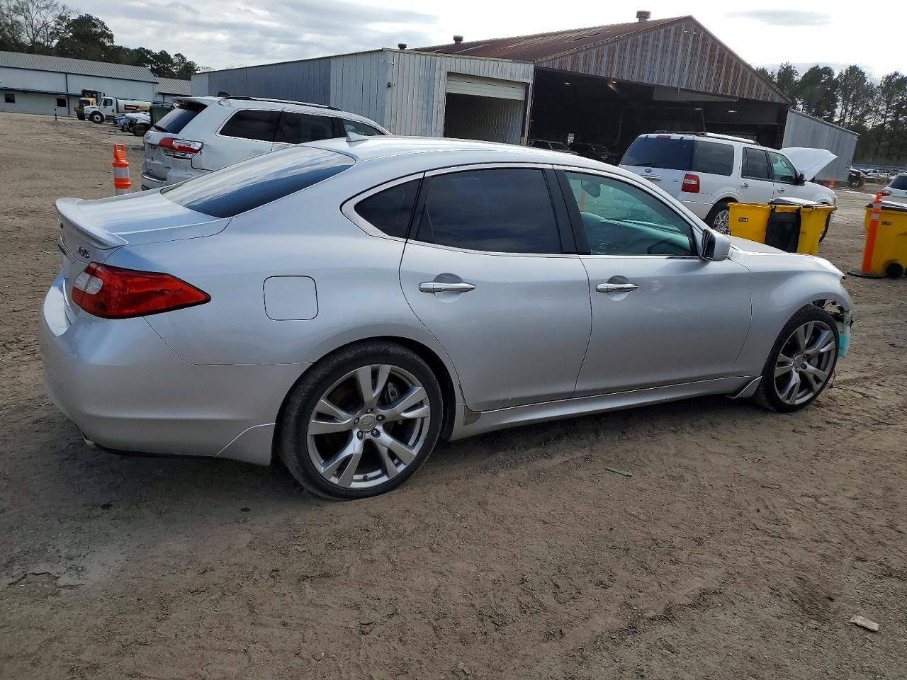 2011 INFINITI M37 photo 3