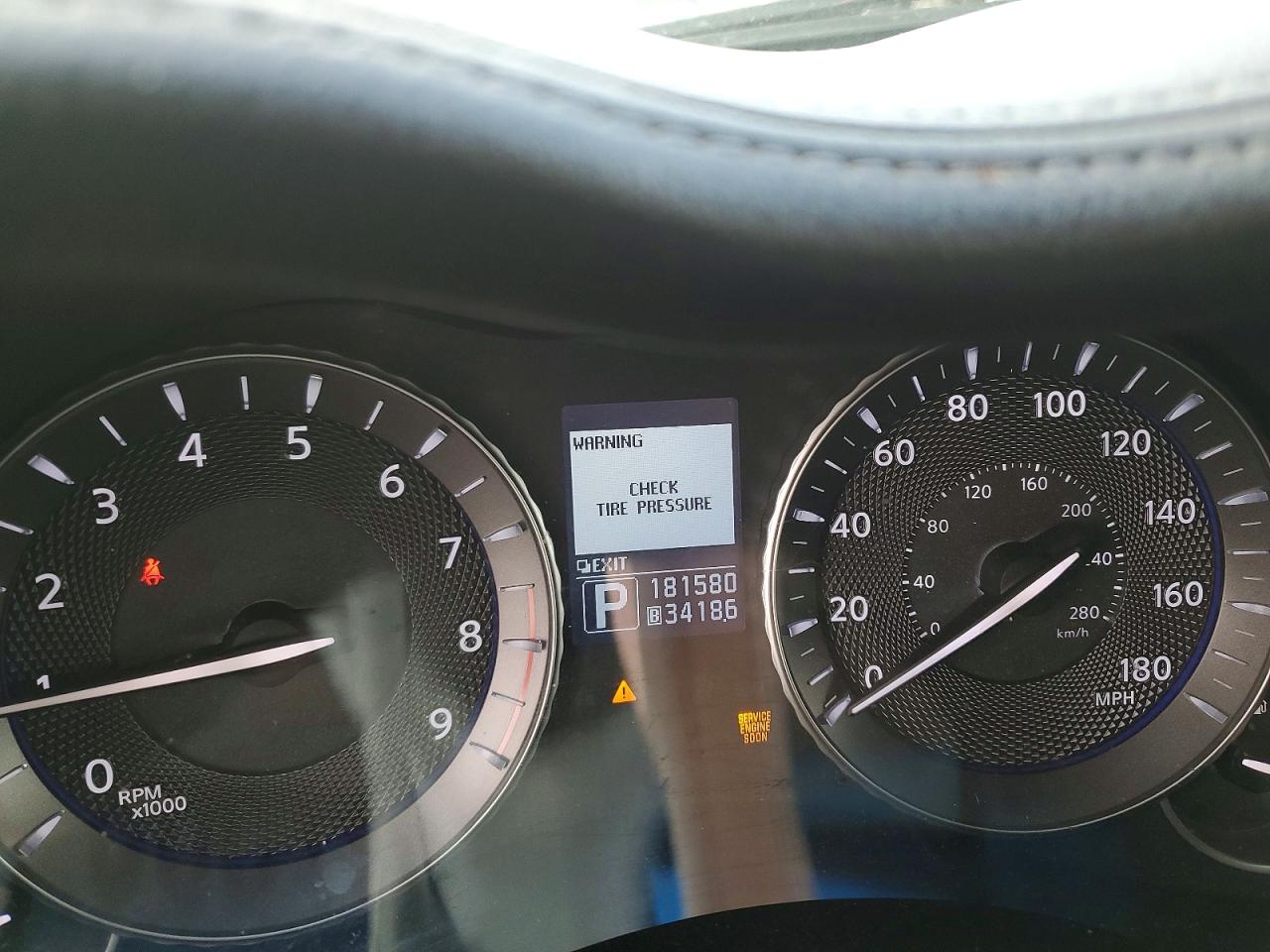 2011 INFINITI M37 photo 9
