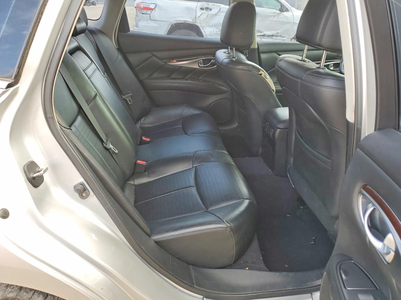 2011 INFINITI M37 photo 10