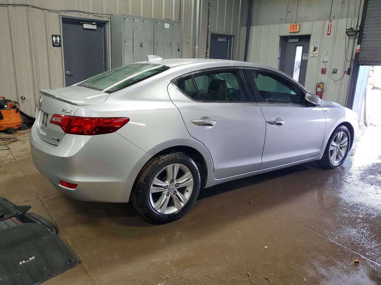 2013 ACURA ILX HYBRID TECH photo 3