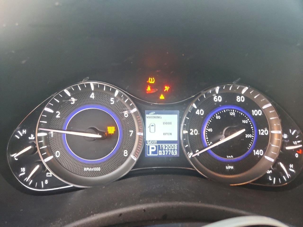 2011 INFINITI QX56 photo 9