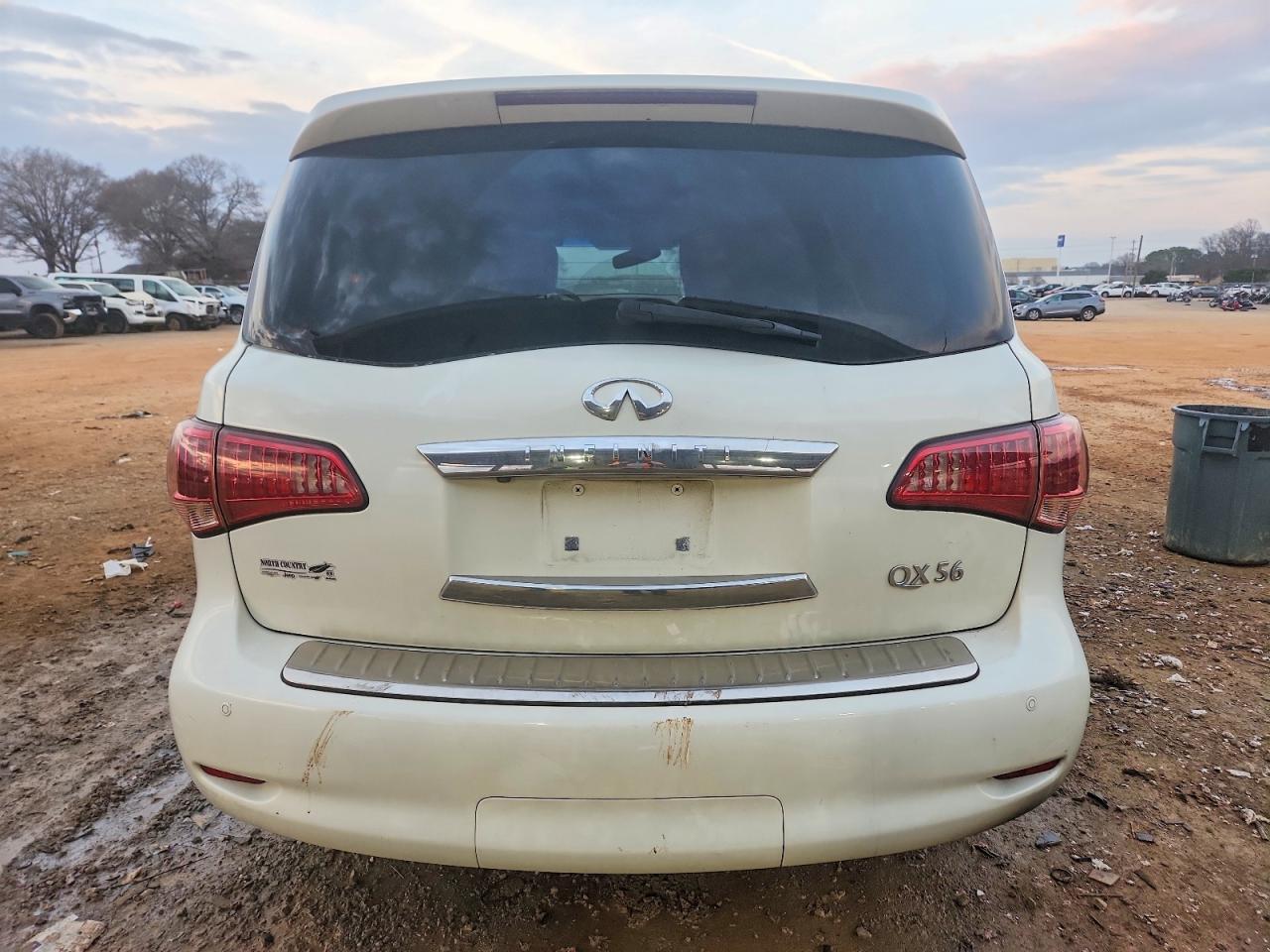 2011 INFINITI QX56 photo 6