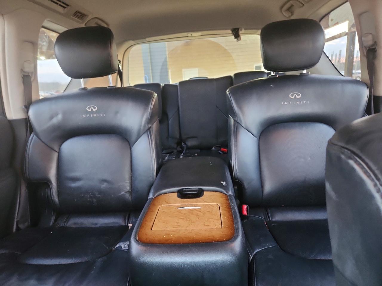 2011 INFINITI QX56 photo 10