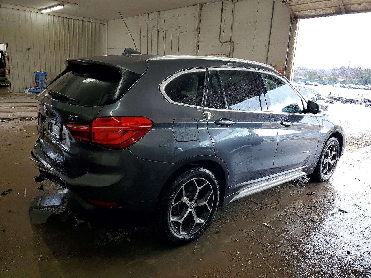 2016 BMW X1 XDRIVE28I photo 3