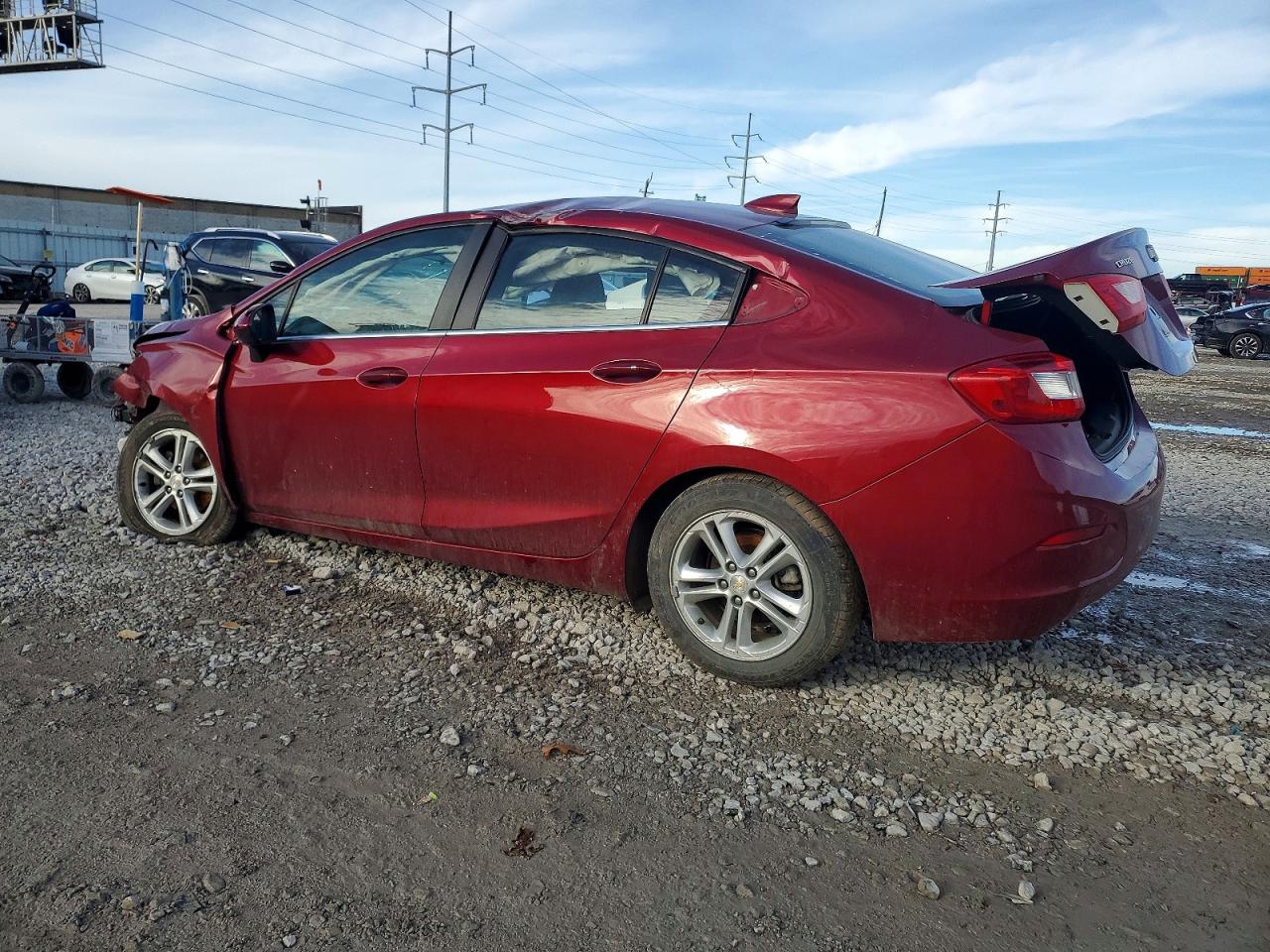 2017 CHEVROLET CRUZE LT photo 2