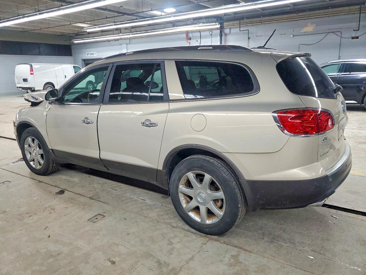 2008 BUICK ENCLAVE CXL photo 2