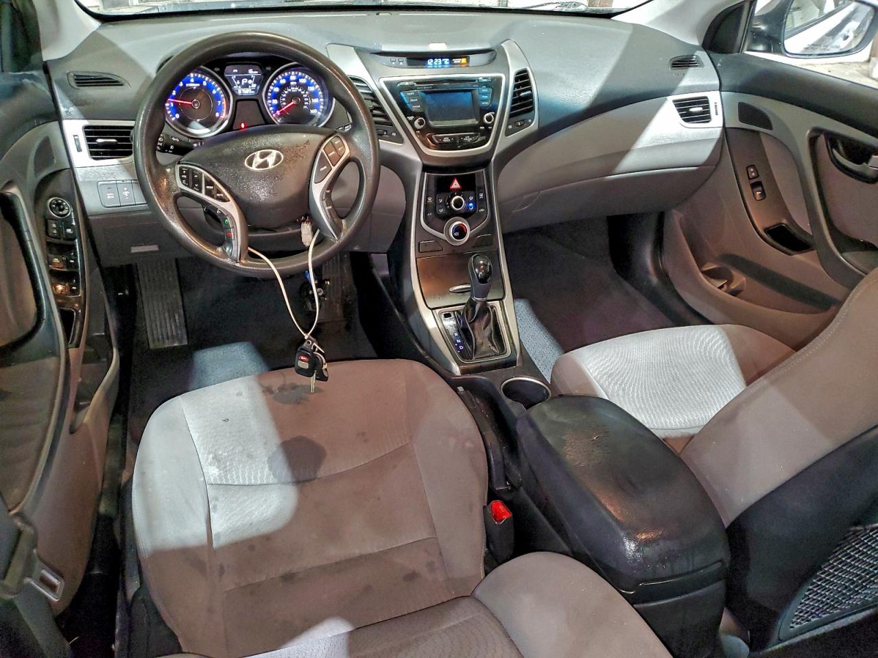 2016 HYUNDAI ELANTRA SE photo 8