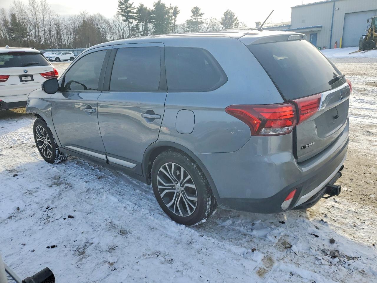 2016 MITSUBISHI OUTLANDER ES photo 2