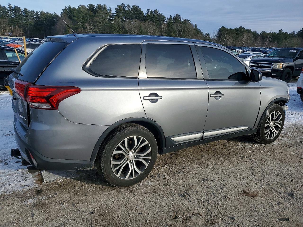 2016 MITSUBISHI OUTLANDER ES photo 3