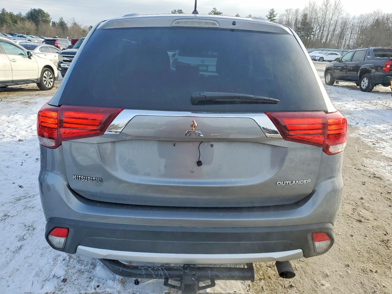 2016 MITSUBISHI OUTLANDER ES photo 6