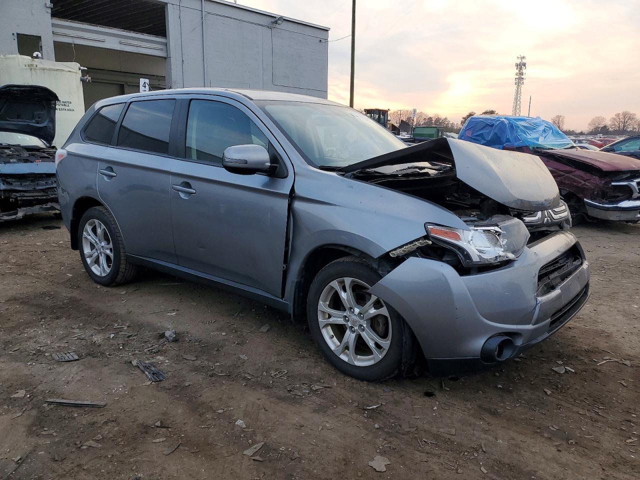 2014 MITSUBISHI OUTLANDER SE photo 4