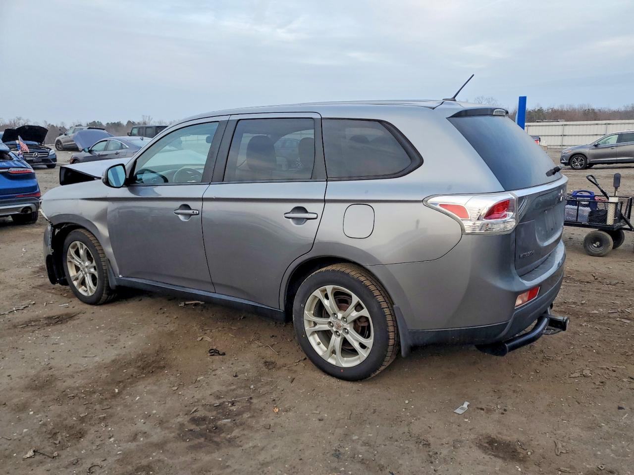 2014 MITSUBISHI OUTLANDER SE photo 2