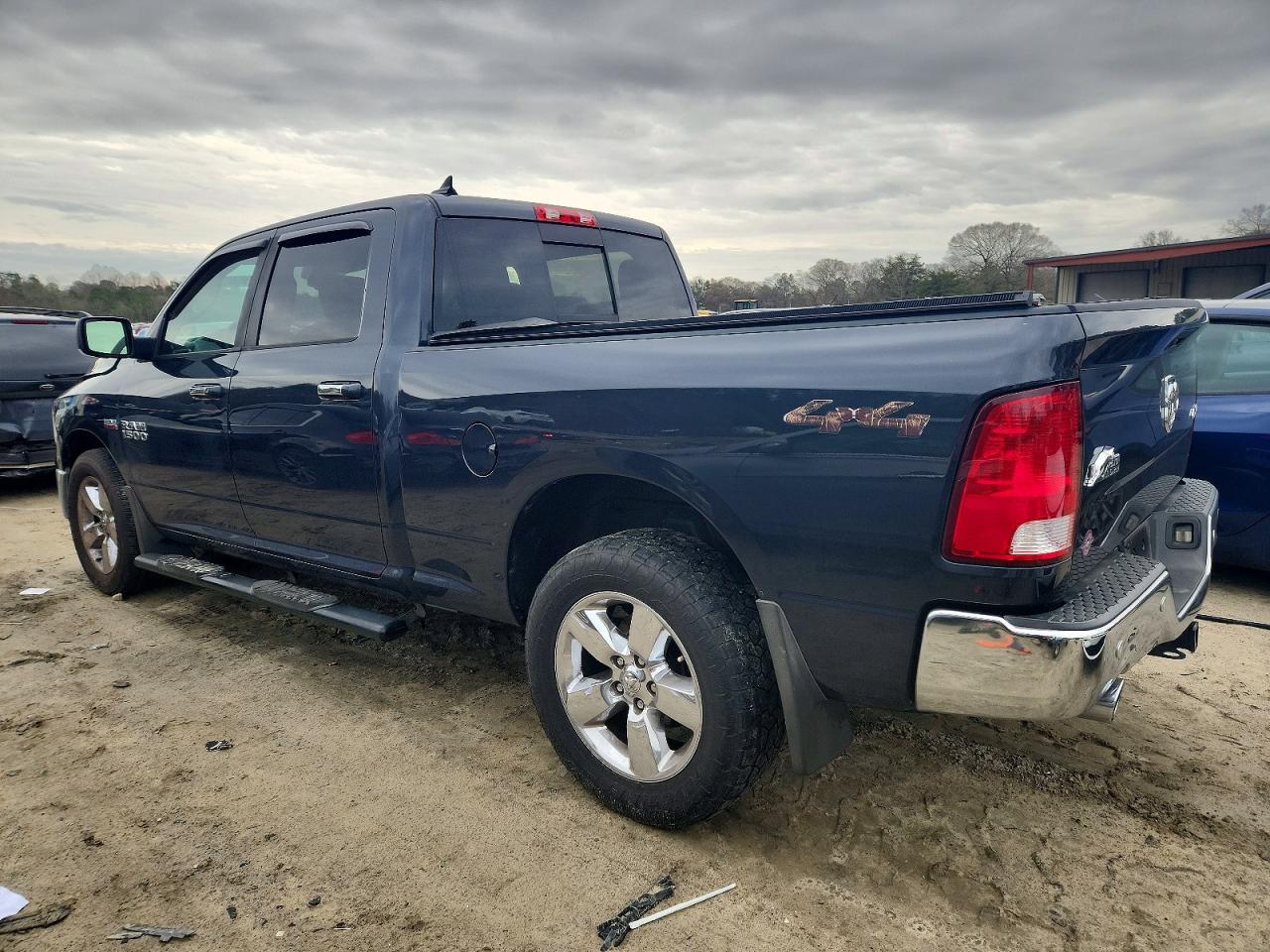 2017 RAM 1500 SLT photo 2