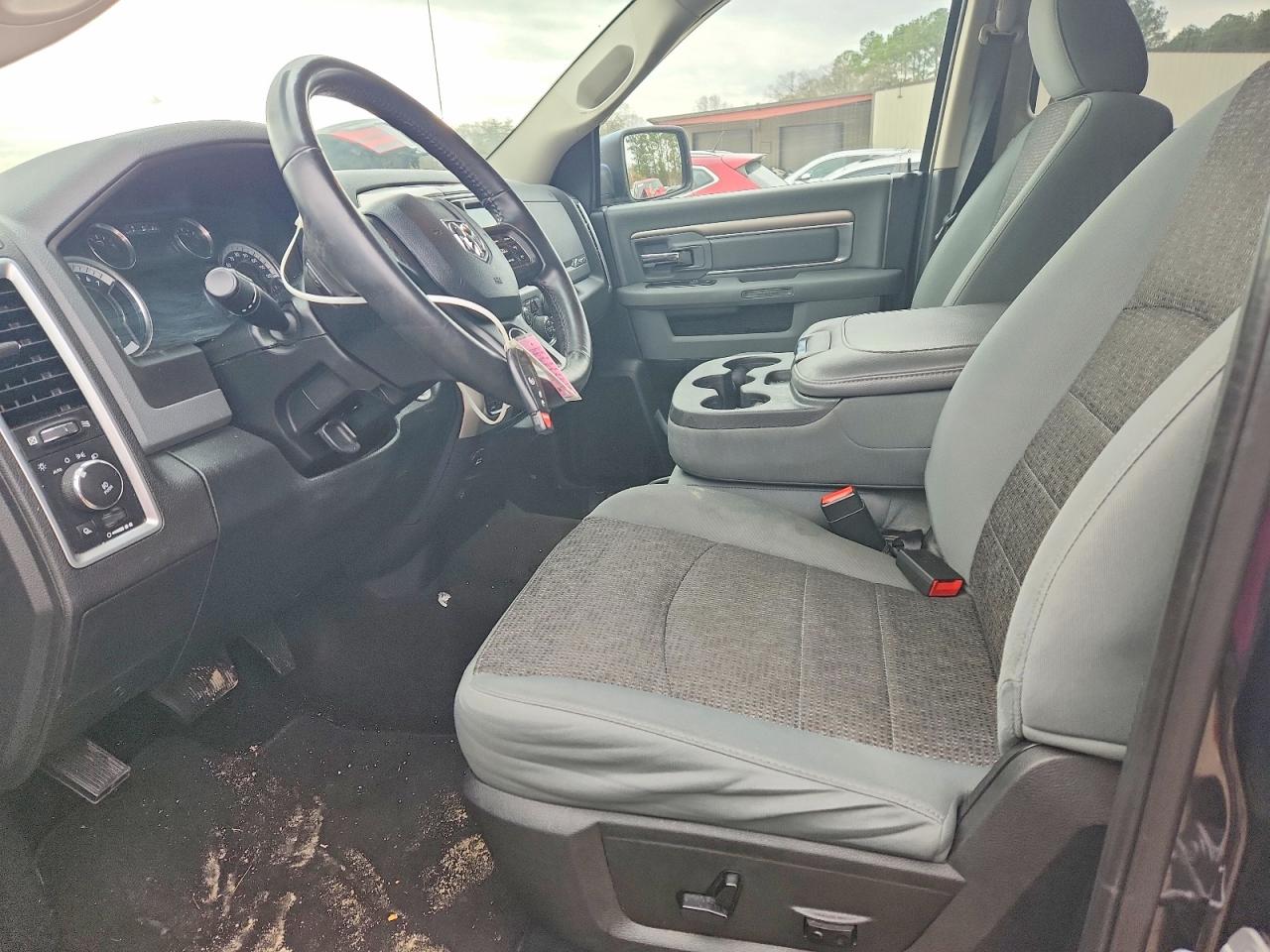 2017 RAM 1500 SLT photo 7