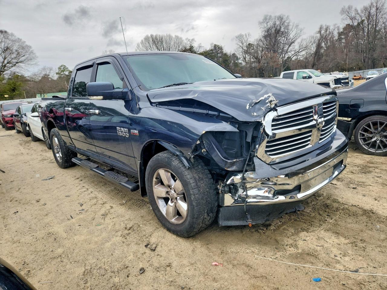2017 RAM 1500 SLT photo 4