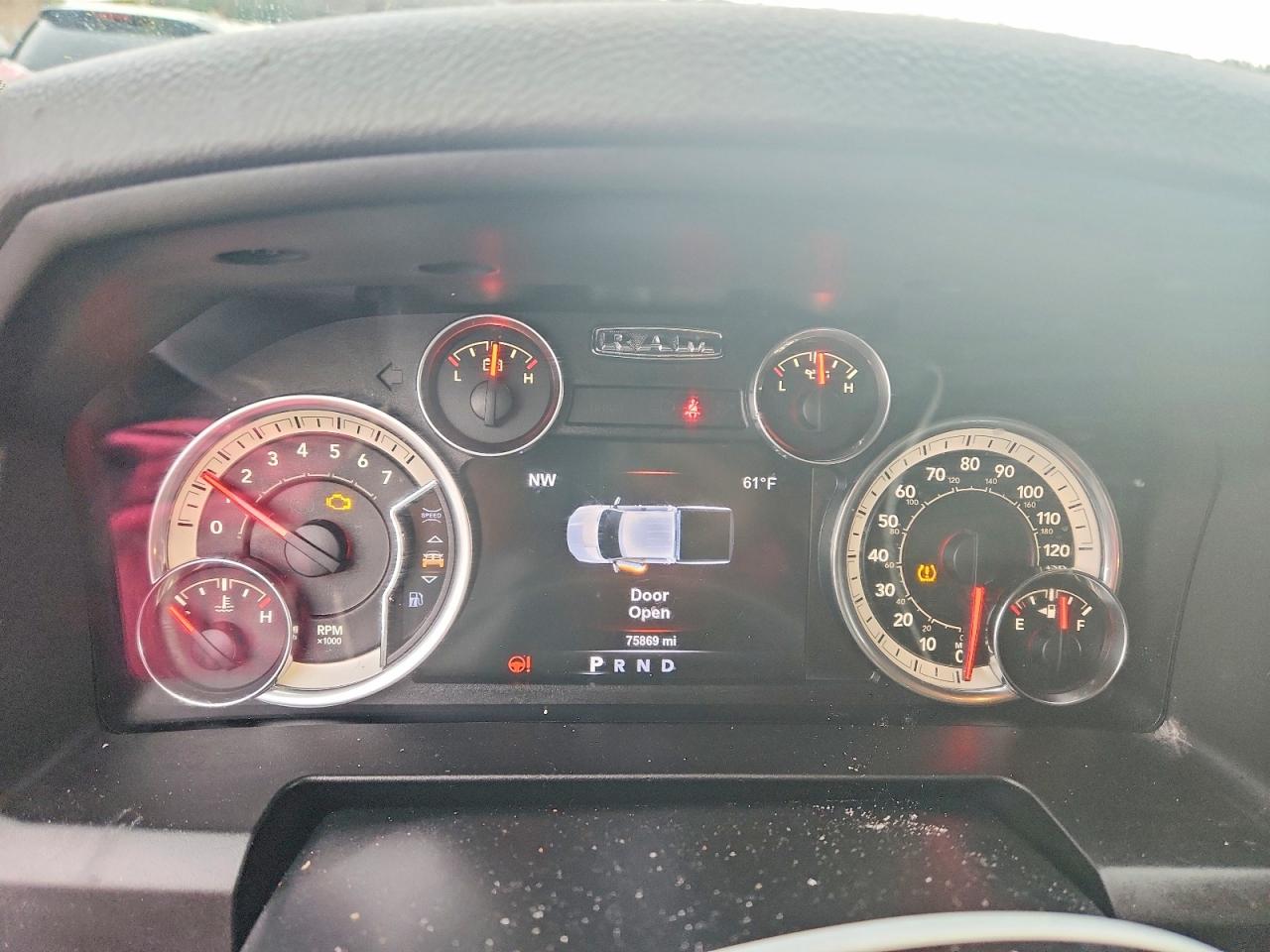 2017 RAM 1500 SLT photo 9