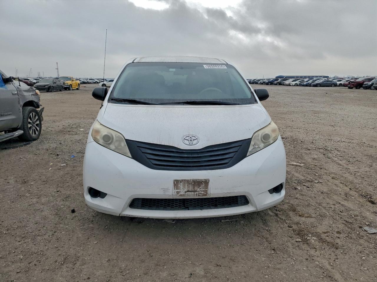 2013 TOYOTA SIENNA photo 5