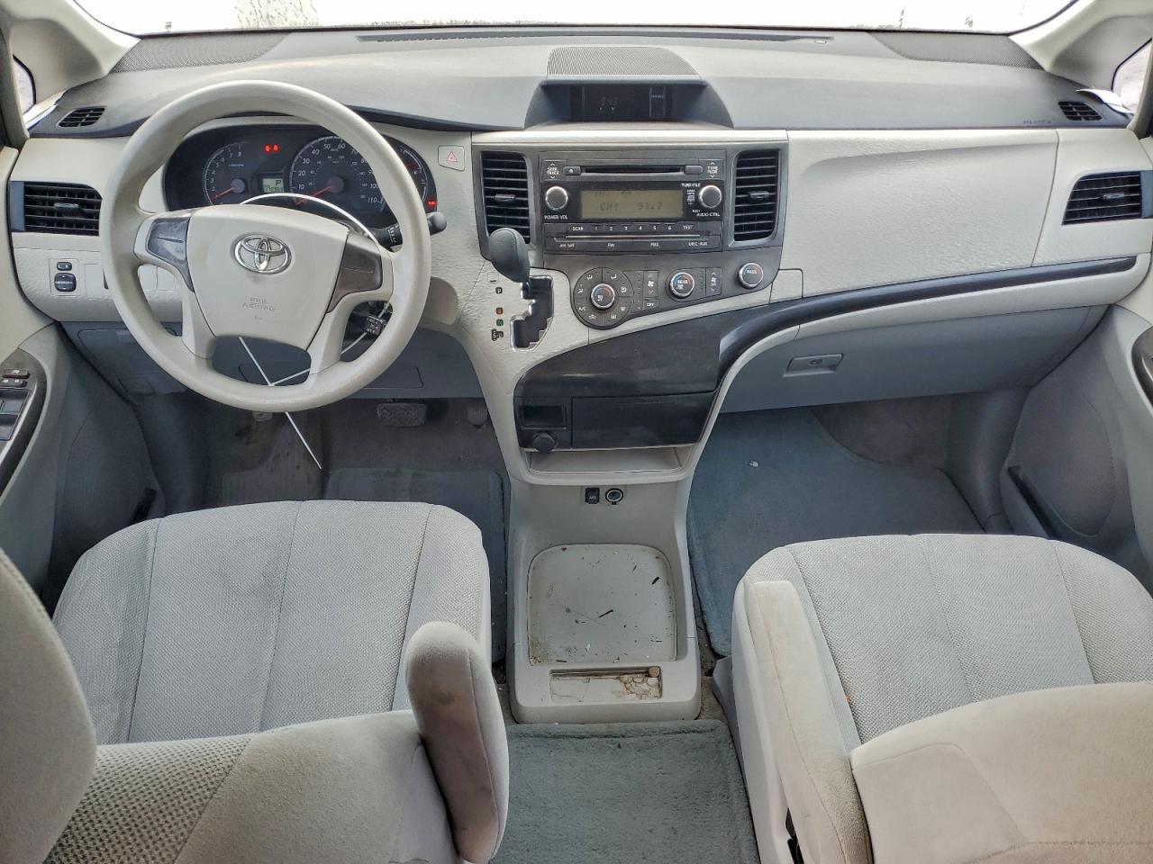 2013 TOYOTA SIENNA photo 8