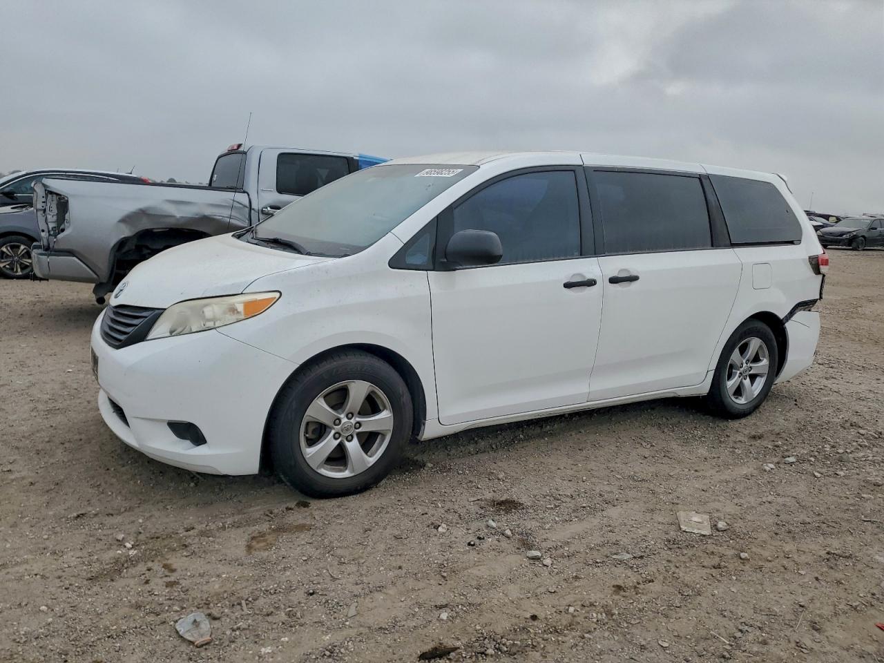 2013 TOYOTA SIENNA