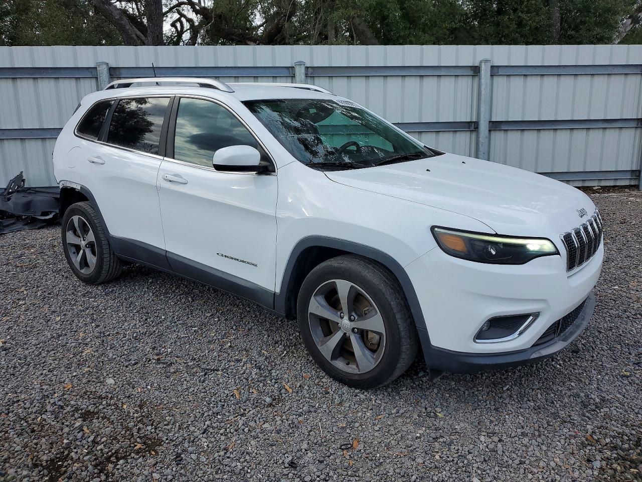 2019 JEEP CHEROKEE LIMITED photo 4