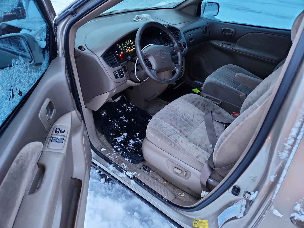2003 TOYOTA SIENNA LE photo 8