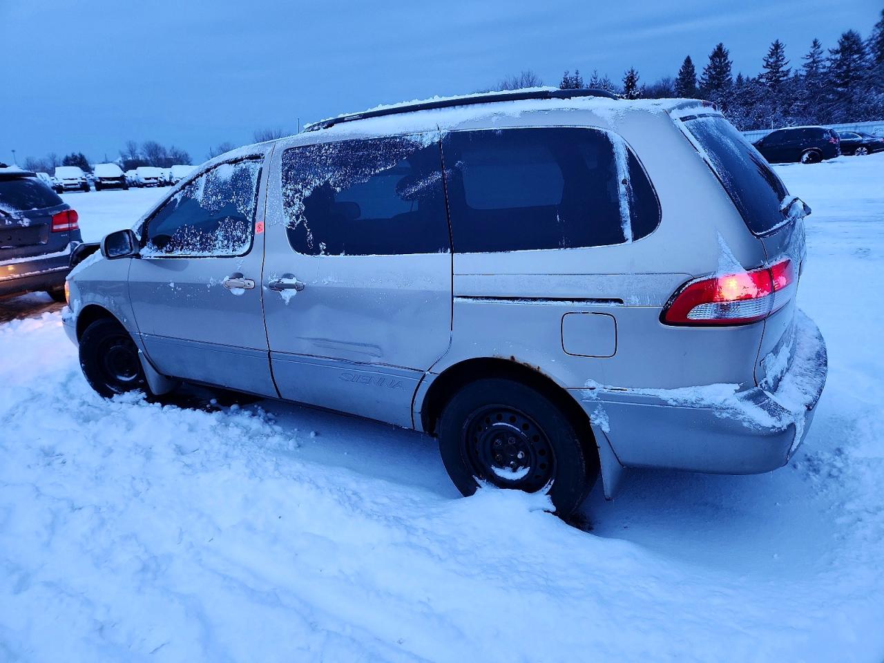 2003 TOYOTA SIENNA LE photo 2