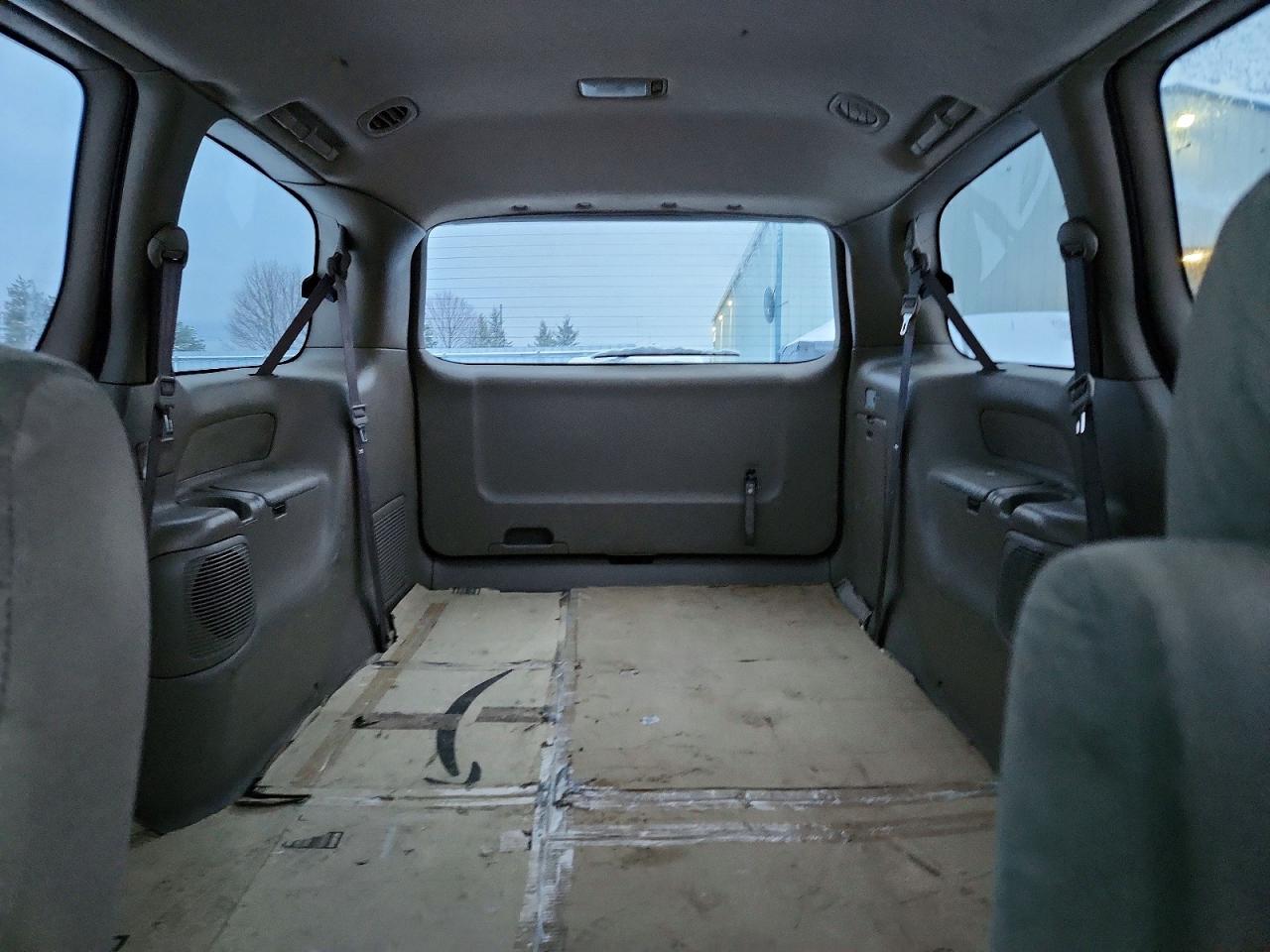 2003 TOYOTA SIENNA LE photo 10