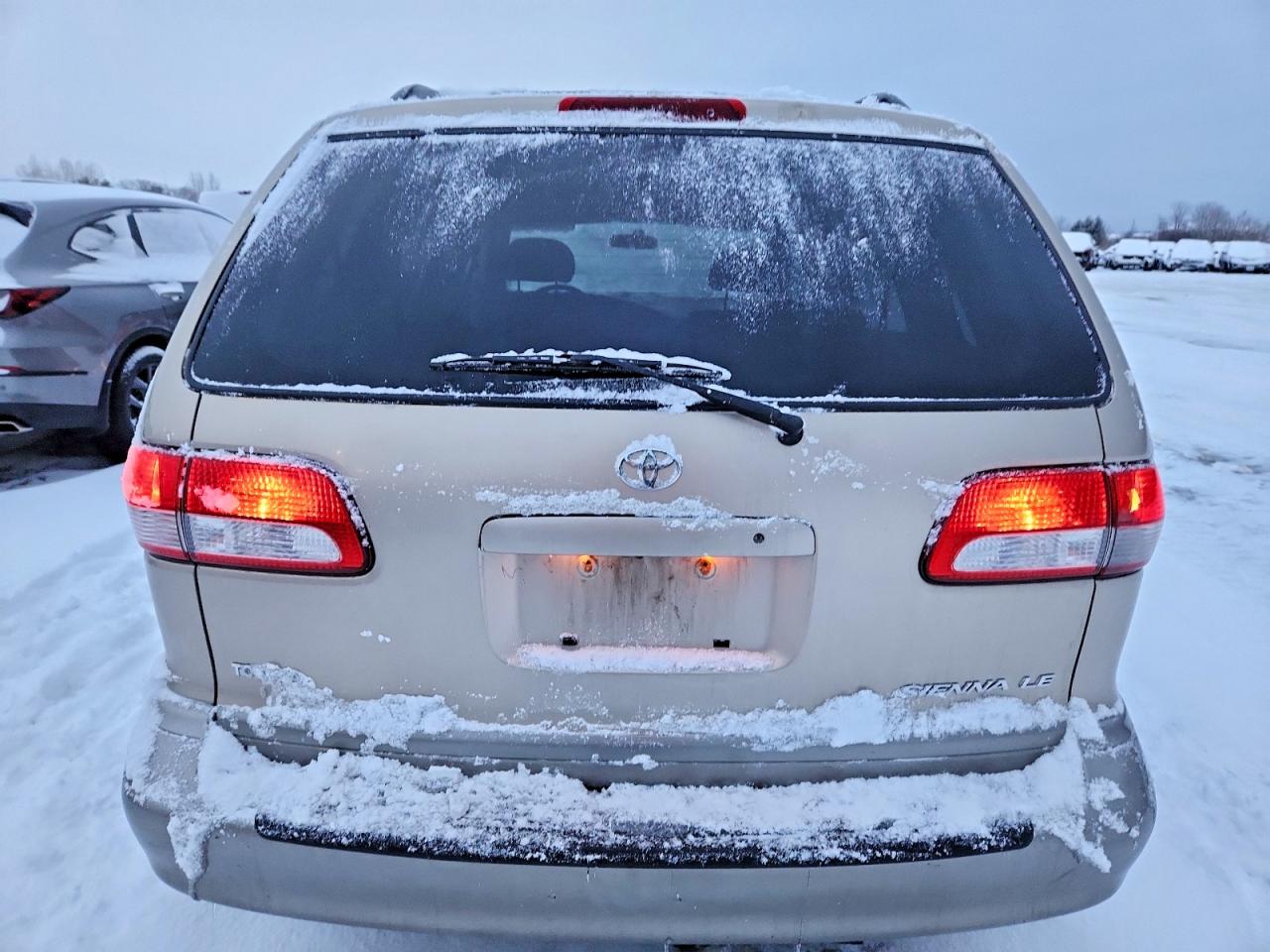 2003 TOYOTA SIENNA LE photo 6
