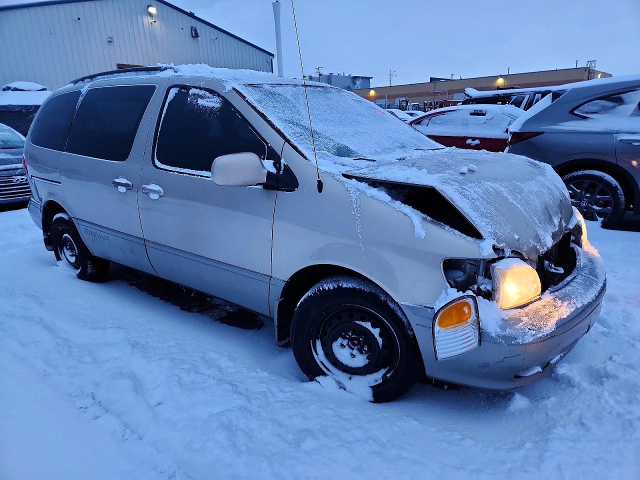2003 TOYOTA SIENNA LE photo 4