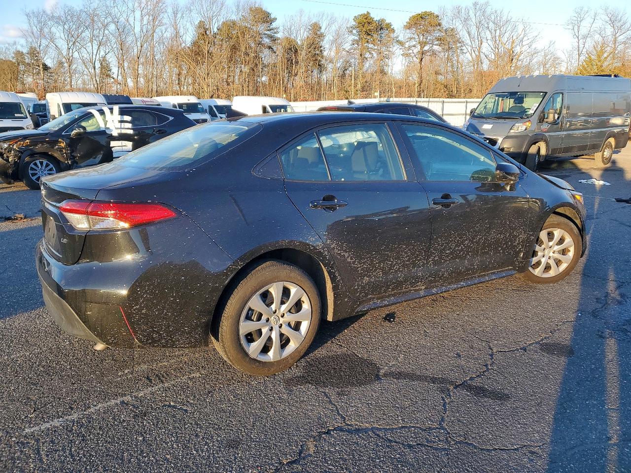 2024 TOYOTA COROLLA LE photo 3