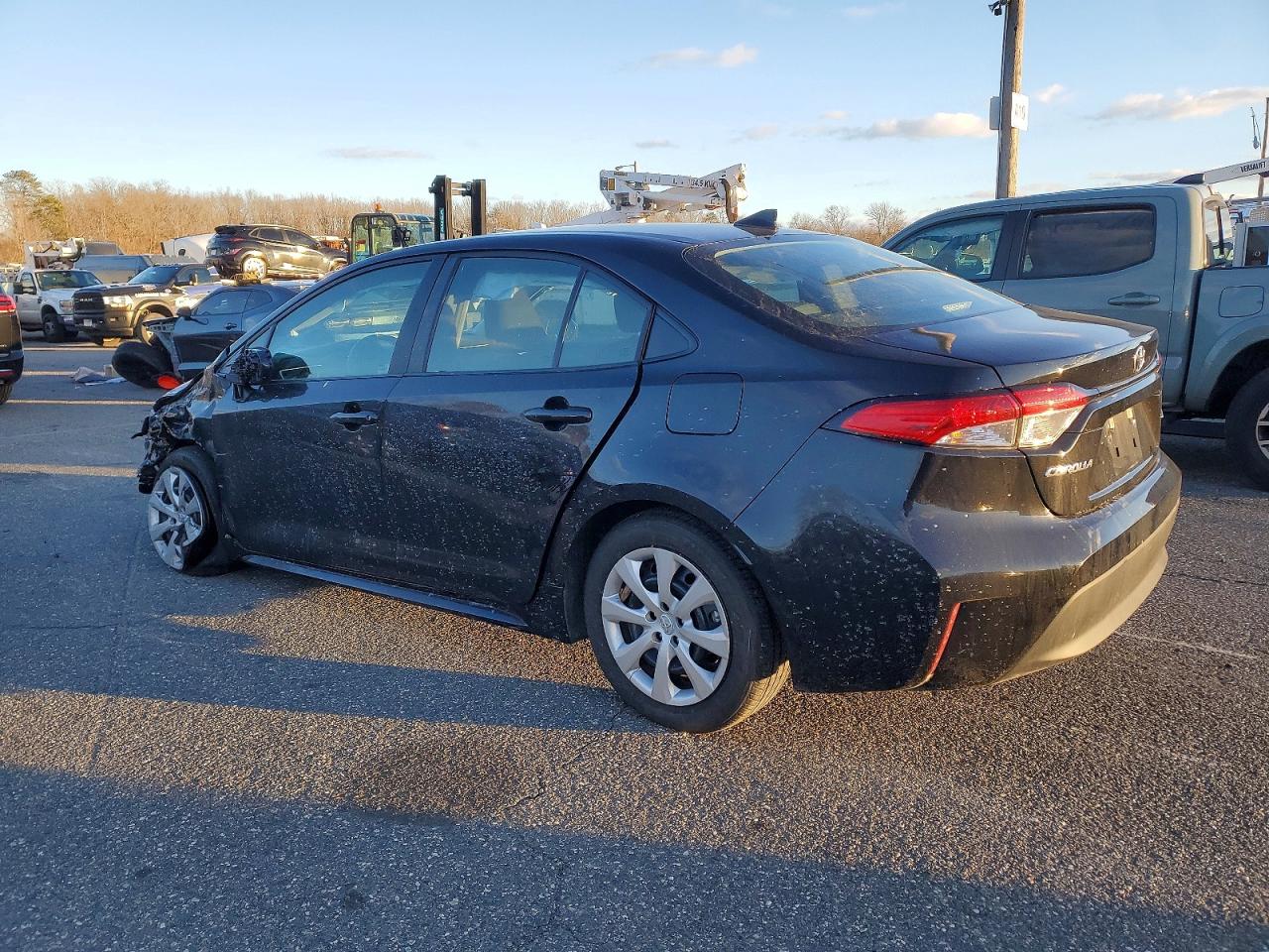 2024 TOYOTA COROLLA LE photo 2