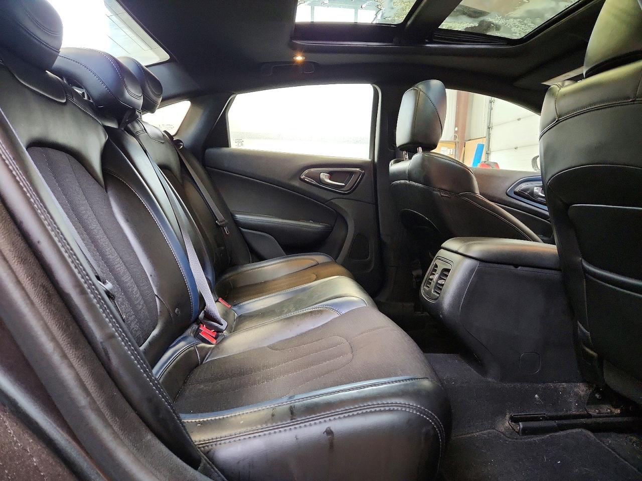 2016 CHRYSLER 200 S photo 10