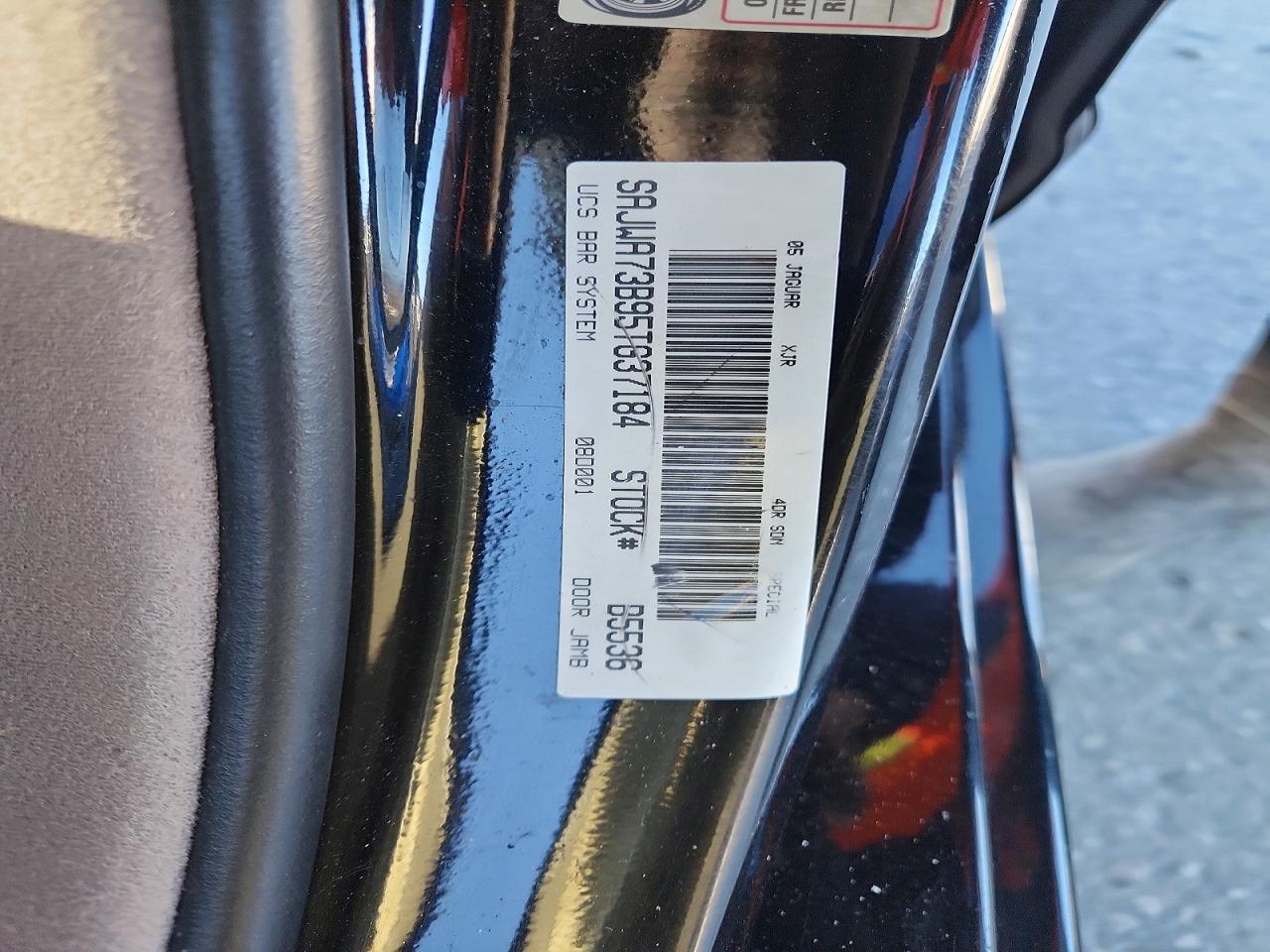 2005 JAGUAR XJR photo 12