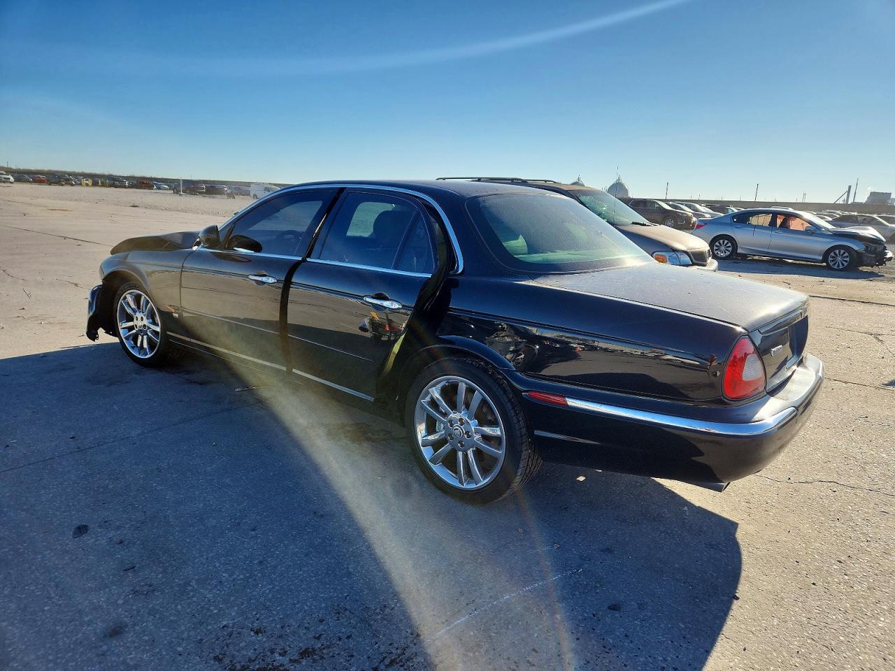 2005 JAGUAR XJR photo 2