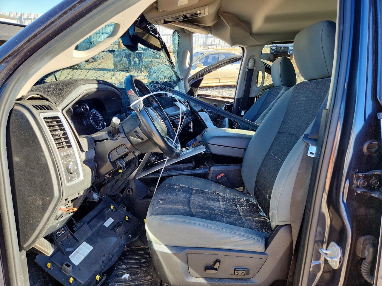2014 RAM 1500 SLT photo 7