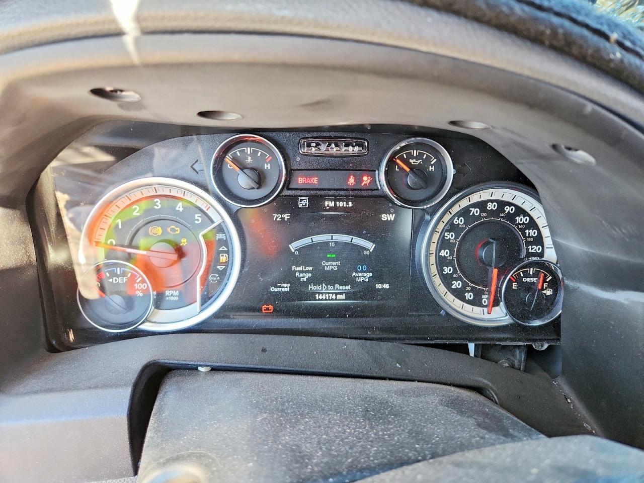 2014 RAM 1500 SLT photo 9