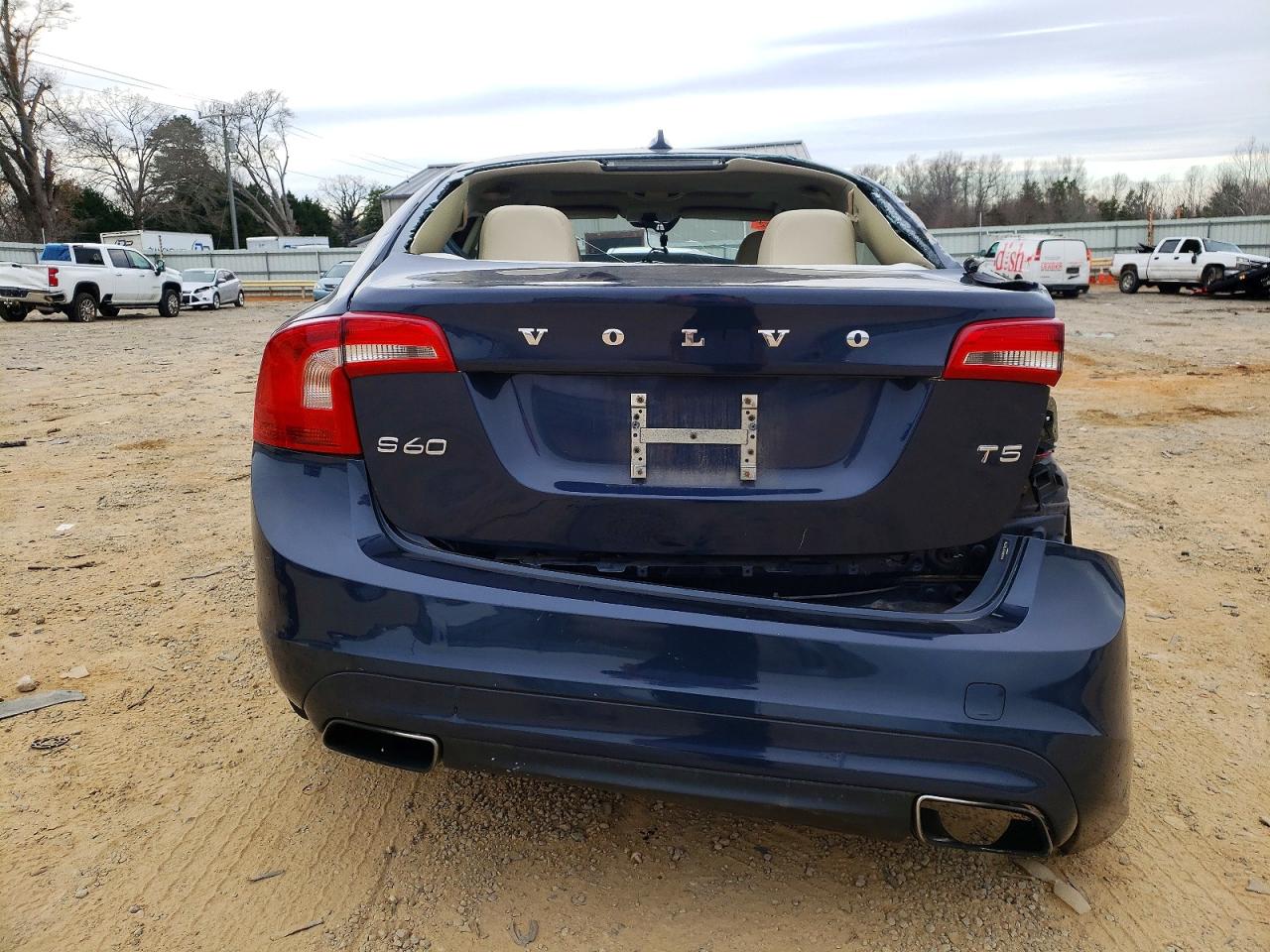 2015 VOLVO S60 PREMIER photo 16