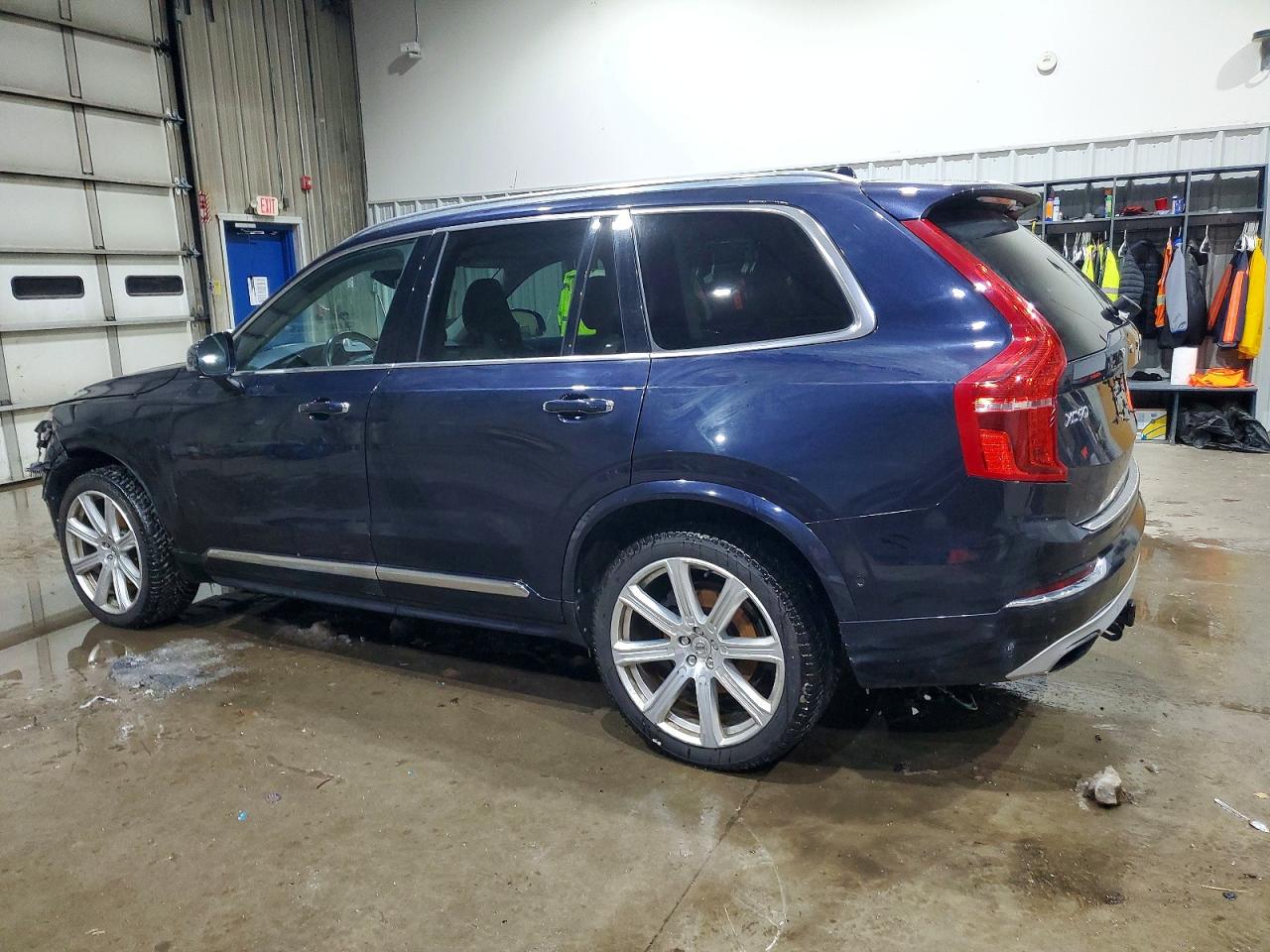 2017 VOLVO XC90 T6 photo 2