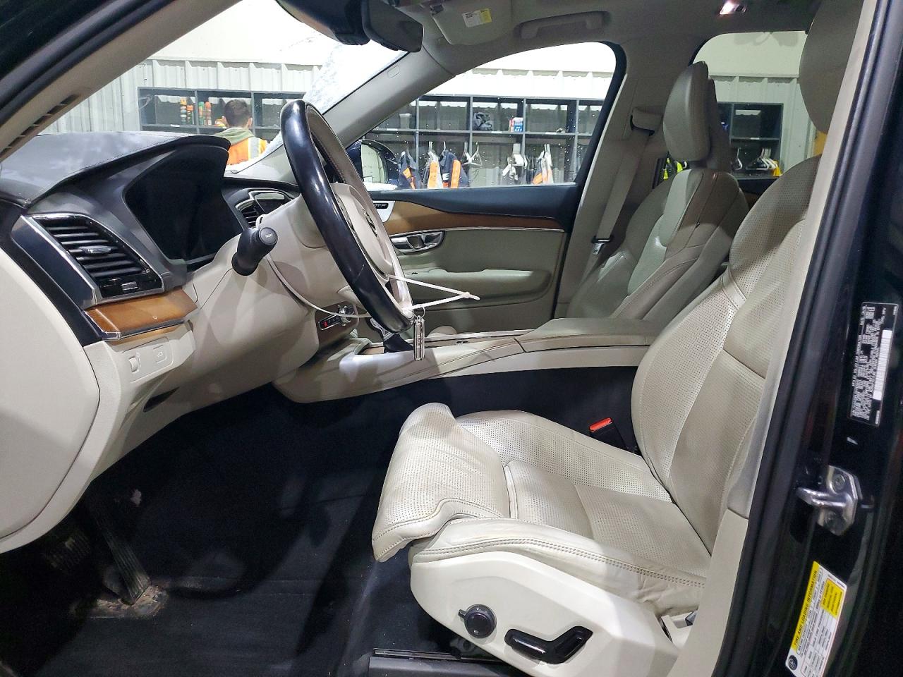 2017 VOLVO XC90 T6 photo 7