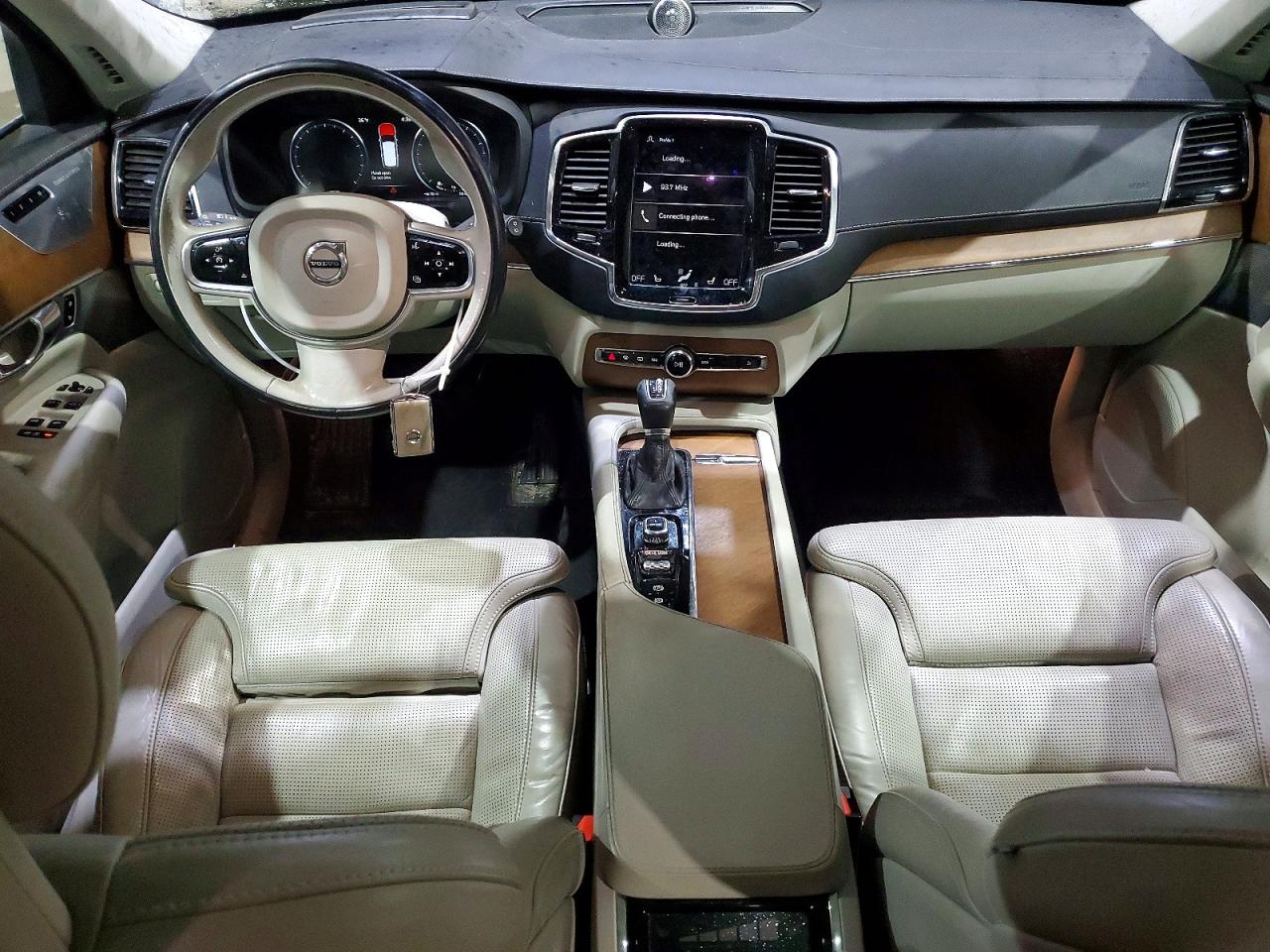 2017 VOLVO XC90 T6 photo 8